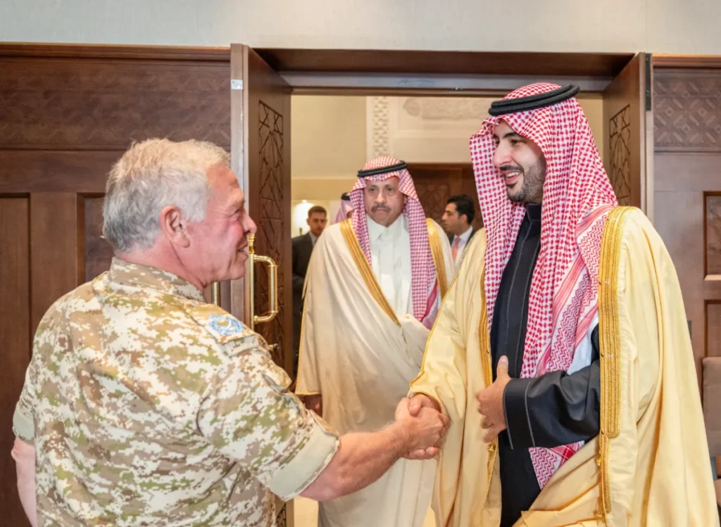 وزير الدفاع السعودي وملك الأردن يبحثان سبل تحقيق أمن المنطقة واستقرارها