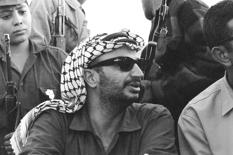 ياسر عرفات في احتفال بتدريب عسكري، أغسطس 1970 (أ ف ب)