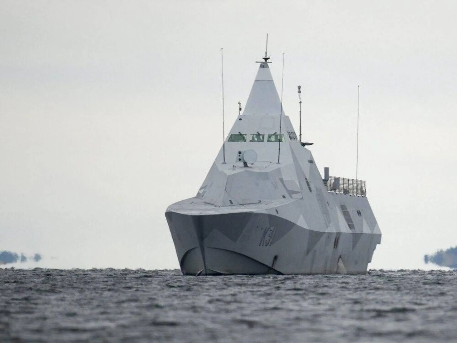 السفينة الحربية السويدية hms visby خلال مهمة عسكرية (إ.ب.أ)
